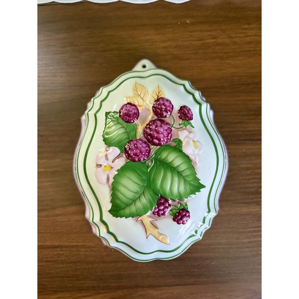 Vintage 1986 Le Cordon Bleu Franklin Mint Raspberry Ceramic Jelly Mold Wall Hang